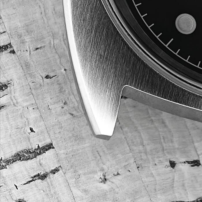 Jugbitten watch case at the workbench